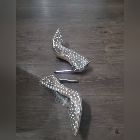 Pumps - Picture 3 of 4